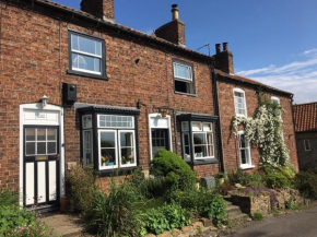 Cosy Lincs Wolds cottage in picturesque Tealby